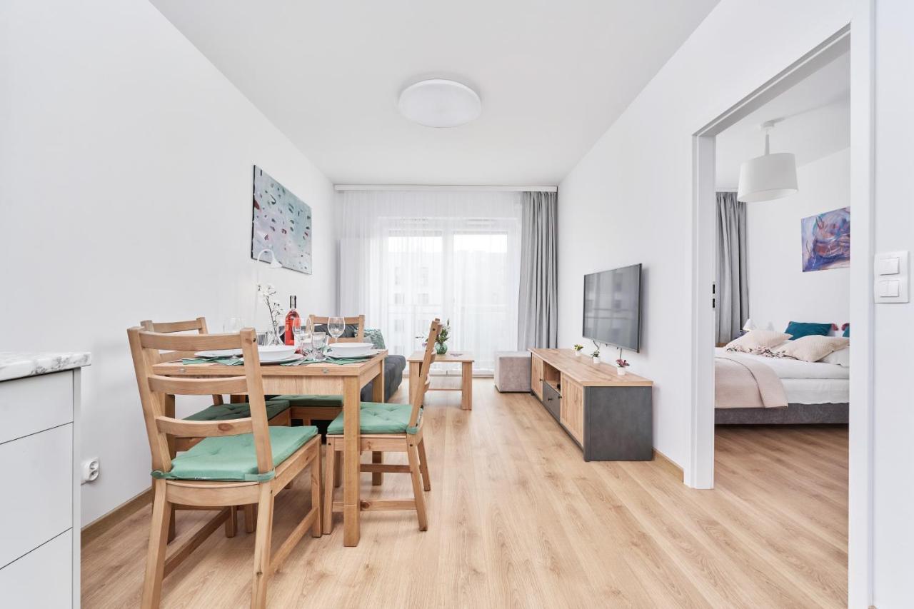 Apartment Wichrowa With Free Garage Wroclaw By Noclegi Renters Exterior foto