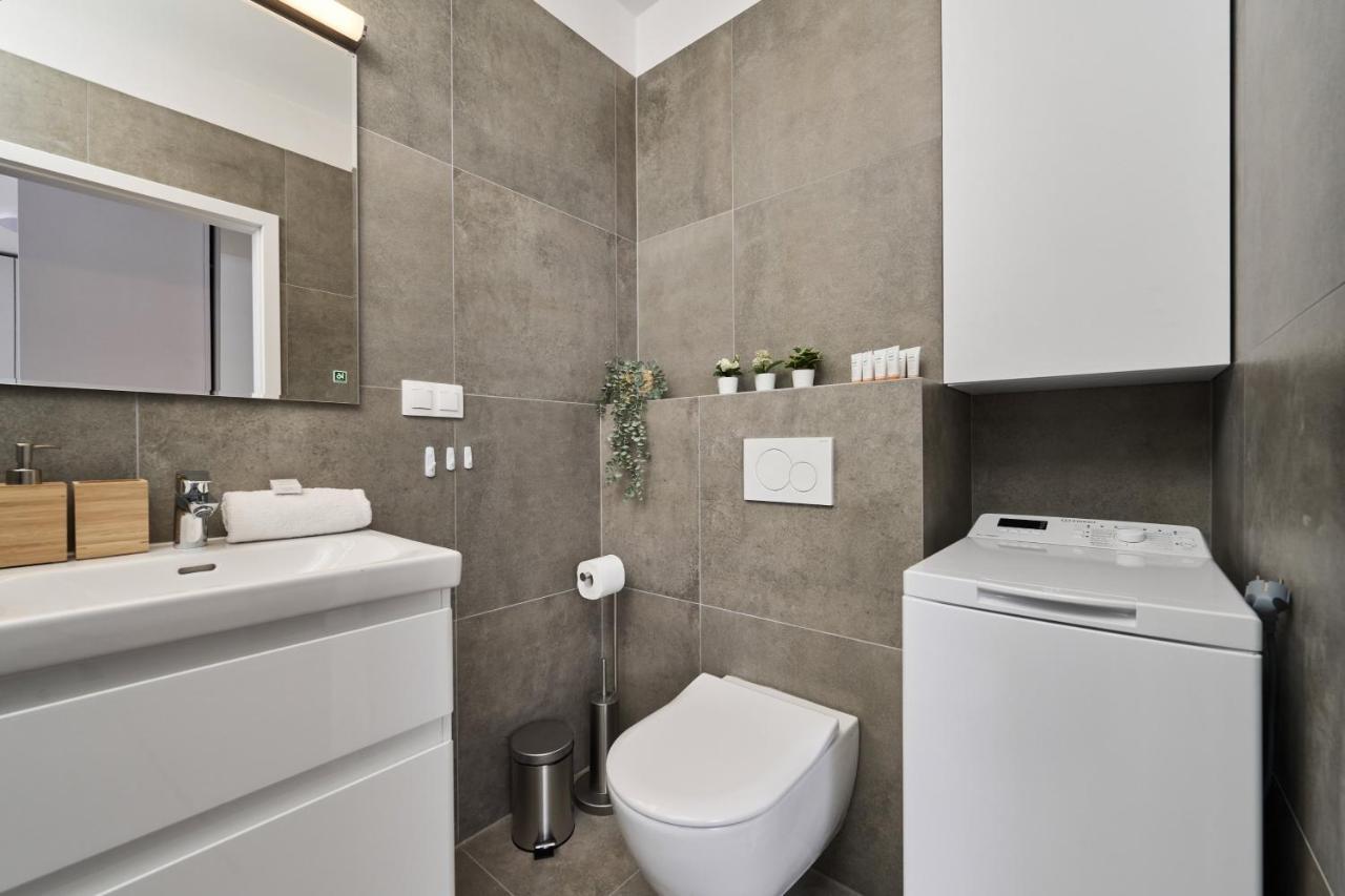 Apartment Wichrowa With Free Garage Wroclaw By Noclegi Renters Exterior foto